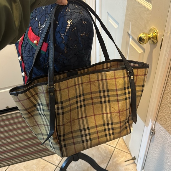 Vintage Burberry PVC Leather in good condition - Picture 9 of 12